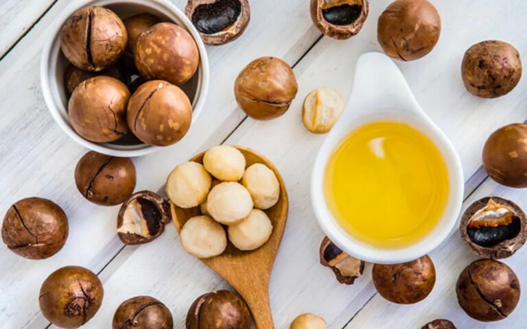 Uleiul-de-macadamia-expert-in-regenerarea-epidermei.jpg